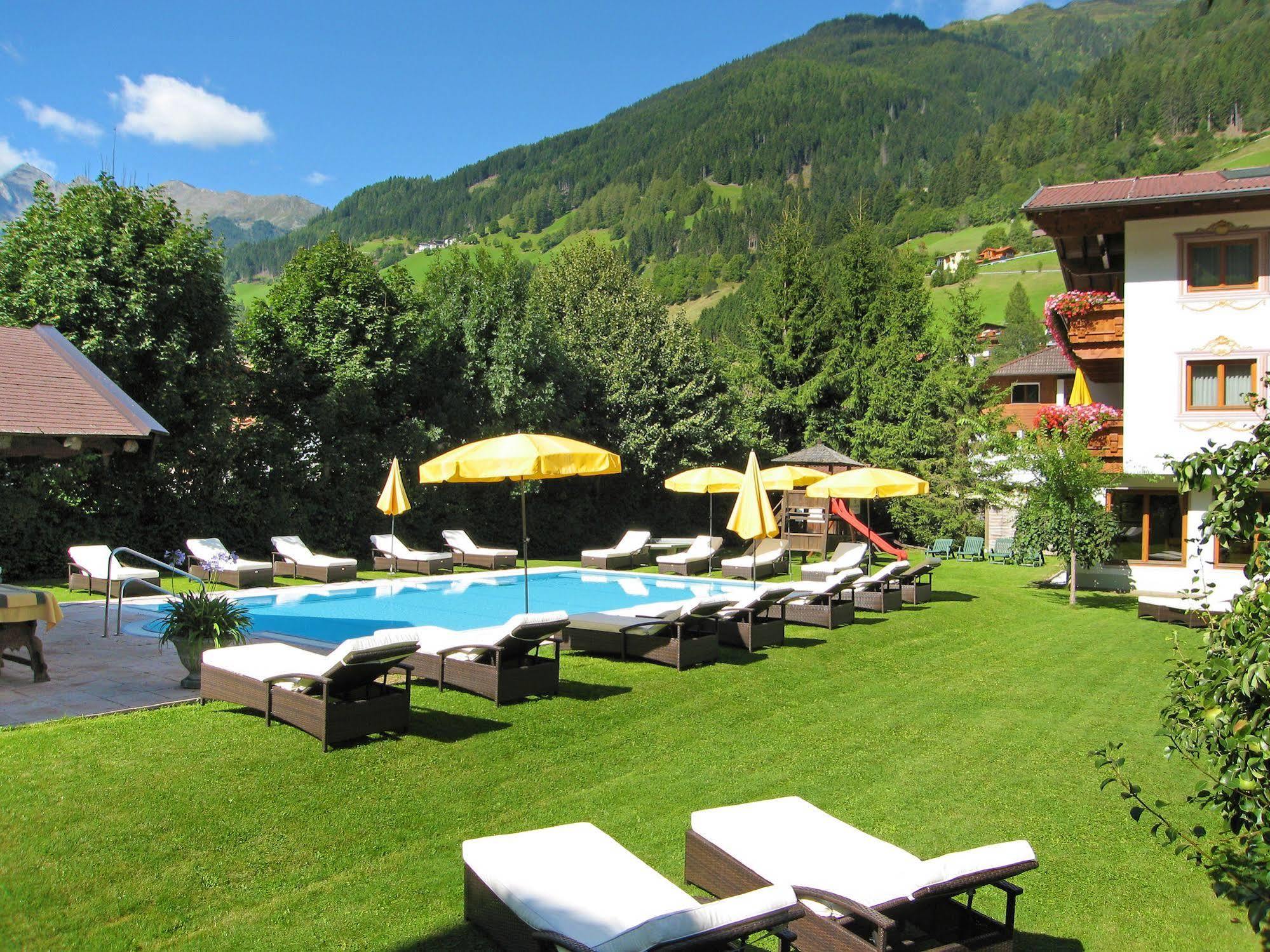 Alpenhotel Tirolerhof Neustift im Stubaital Esterno foto